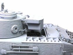 画像11: アミュージングホビー[AMH35A051]1/35 ティーガー(P) 003 (フルインテリア)