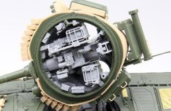 画像7: アミュージングホビー[AMH35A041]1/35 T-72AV (フルインテリア)