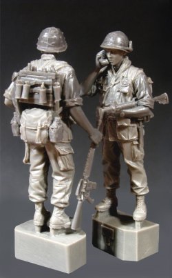 画像2: Bravo6[B6-35007]1/35 米 歩兵将校と無線手ベトナム'68(2体セット)