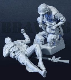 画像2: Bravo6[B6-35035]1/35 米海兵隊(7)衛生兵と負傷兵 テト攻勢'68(2体セット)