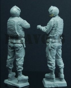 画像3: Bravo6[B6-35096]1/35 米 ヘリクルー(1)搭乗準備中(2体セット)