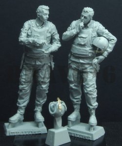 画像2: Bravo6[B6-35098]1/35 米 ヘリクルー(2)ブリーフィング(2体セット)