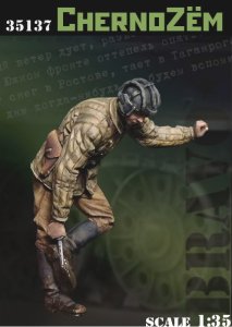 画像1: Bravo6[B6-35137]1/35 WWII ソビエト赤軍 チェルノーゼム ブーツの黒土を取り除くロシア戦車兵 (1)