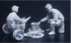 画像3: Bravo6[B6-35140]1/35 露/ソ ソビエト赤軍 RKKA戦車兵3 焚火と二人組みの戦車兵1943〜45
