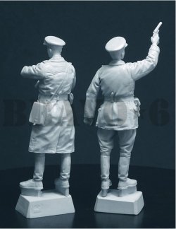 画像3: Bravo6[B6-35149]1/35 WWII露/ソ 「グリーン信号!」ソビエト赤軍 RKKA 戦車兵将校セット(2体入)