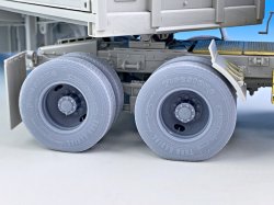 画像13: BSK Model[BSKW35003]1/35 現用 アメリカ M915トラクタートラック&トレーラー用自重変形タイヤ(トランペッター用)