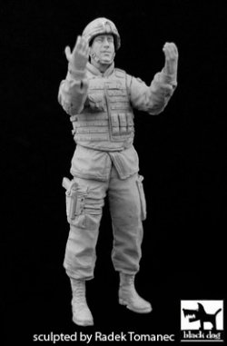 画像1: BLACK DOG[F35051]1/35現用米 M1070トラクタークルー(誘導兵)
