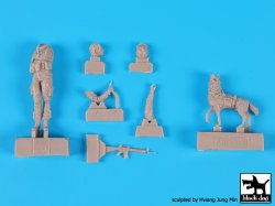 画像2: BLACK DOG[F35134]1/35現用米 女性兵士&兵士&イヌ(2体+1匹セット)