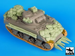 画像1: BLACK DOG[T35081]1/35WWII米 M4シャーマン「ノルマンディ」アクセサリーセット (1)