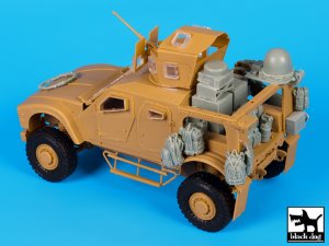 画像1: BLACK DOG[T35151]1/35 現用米 M-ATV WIN-T B 改造セット+車載品(パンダ用) (1)