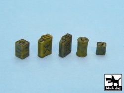 画像2: BLACK DOG[T48017]1/48 WWWII米英独 燃料缶&ジェリカンセット(計40個入り)