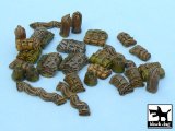 BLACK DOG[T48020]1/48 汎用 テント&毛布セット3(計28個入り)