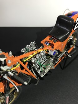 画像15: BrachModel[BM-VR16]1/12 ラヴェルダV6 1000cc