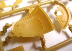 画像3: ブロンコ[Bro35167] 1/35 フィアットFAIT500トッポリーノ乗用車ハードトップ+女性と女児＆犬