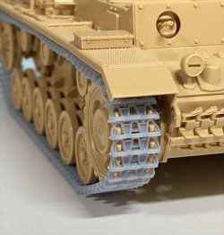 画像2: CHINO MODEL[CM-058A]1/35 III/IV号戦車用連結済み可動履帯 type3A