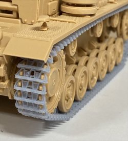 画像2: CHINO MODEL[CM-058B]1/35 III/IV号戦車用連結済み可動履帯 type5A