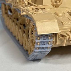画像2: CHINO MODEL[CM-058C]1/35 III/IV号戦車用連結済み可動履帯 type5B