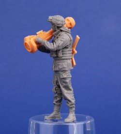画像2: CMK[CMKF35379]1/35 ウクライナ兵 w/AK-74MN & NLAW