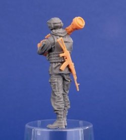 画像4: CMK[CMKF35379]1/35 ウクライナ兵 w/AK-74MN & NLAW