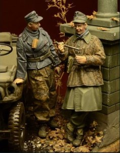 画像1: D-Day miniature studio[DD35027］ 1/35 武装親衛隊兵士 休息中(2体セット) アルデンヌ1944 (1)