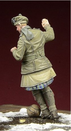 画像2: D-Day miniature studio[DD35043］ 1/35  WWI サッカーに興じるスコットランド兵