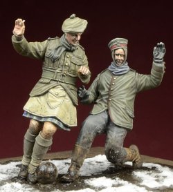 画像1: D-Day miniature studio[DD35045］ 1/35  1914年 奇跡の休戦 クリスマスにサッカーに興じる英独兵