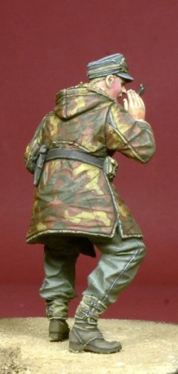 画像2: D-Day miniature studio[DD35050］ 1/35 WWII独 叫ぶ武装親衛隊将校(アノラック姿)