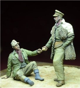 画像1: D-Day miniature studio[DD35058］1/35 WWII LRDG将校&捕虜セット 1941-43(2体セット) (1)