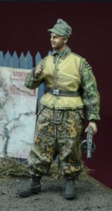 画像1: D-Day miniature studio[DD35072] 1/35 WWII独 武装親衛隊 下士官(冬季軍装)1943-1945 (1)