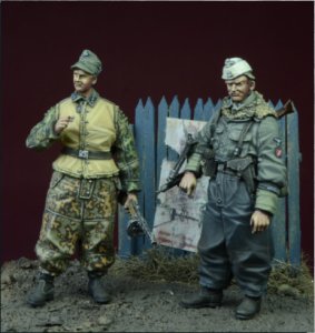 画像1: D-Day miniature studio[DD35073]  1/35 WWII独 武装親衛隊 外国人義勇兵セット(2体セット)(冬季軍装)1943-1945 (1)
