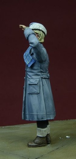 画像2: D-Day miniature studio[DD35075] 1/35 WWII独 空軍女性補助隊員(冬季)1939-1945