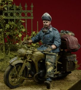 画像1: D-Day miniature studio［DD35080]1/35 WWII独 ヘルマンゲーリング師団 将校(バイク跨乗) (1)