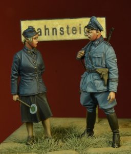 画像1: D-Day miniature studio[DD35113] 1/35 WWII独 国鉄スタッフ 1939-45(2体セット) (1)