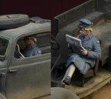 D-Day miniature studio[DD35140]1/35 WWII 英 新聞を読む婦人補助空軍(WAAF)女性兵士