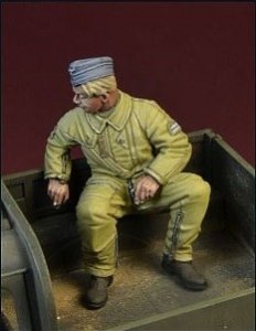 画像1: D-Day miniature studio[DD35145]1/35 WWII 独 ドイツ空軍爆撃機パイロット (1)