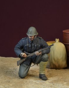 画像1: D-Day miniature studio[DD35149]1/35 WWIIブラックデビルズ オランダ軍歩兵No1 次弾装填する兵士1940 (1)