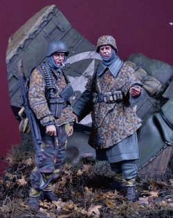 画像1: D-Day miniature studio[DD35208]1/35 WWII ドイツ武装親衛隊 MG42機関銃手と迷彩ポンチョの兵士 ハンセン戦闘団 アルデンヌ1944(2体セット)