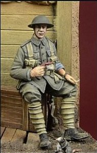 画像1: D-Day miniature studio［DD35034］ 1/35 WWI英 箱に腰掛けた兵士 (1)