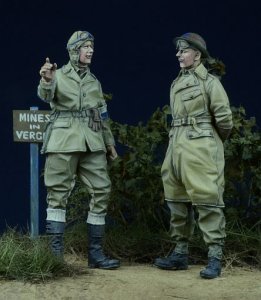 画像1: D-Day miniature studio［DD35012］ 1/35 WWII 英 伝令兵/憲兵 2体セット 1943-45 (1)