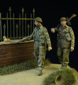 画像4: D-Day miniature studio[DD35015］ 1/35 WWII 英/英連邦歩兵 2体セット 行軍中 1942-1945