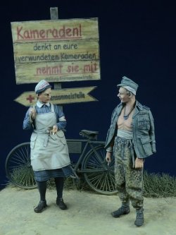 画像4: D-Day miniature studio[DD35018］ 1/35 WWII独 女性看護師と負傷兵 1942-1945