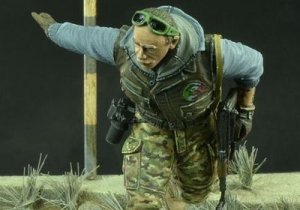 画像1: D-Day miniature studio[DD35097]1/35 現代の戦場カメラマン /w AK47 (1)