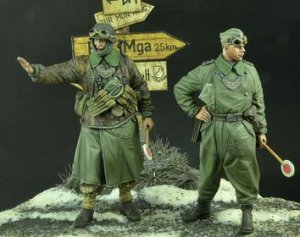 画像1: D-Day miniature studio[DD35102]1/35 WWII独 野戦憲兵(2体セット) 1941-45 (1)