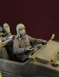 D-Day miniature studio[DD35155]1/35 WWII 独 武装SS シュビムワーゲンドライバー アルデンヌ1944