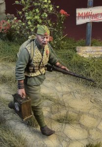 画像1: D-Day miniature studio[DD35163]1/35 WWII 露/ソ ソビエト赤軍歩兵#1「時計収集家」1944〜46 (1)