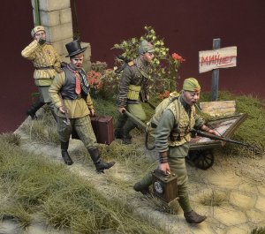 画像1: D-Day miniature studio［DD35170]1/35 WWII 露/ソ ソビエト赤軍「ヨーロッパの赤い嵐」戦利品を運ぶ後方部隊1944〜46(4体入) (1)