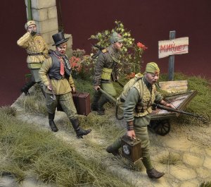画像1: D-Day miniature studio[DD35170]1/35 WWII 露/ソ ソビエト赤軍「ヨーロッパの赤い嵐」戦利品を運ぶ後方部隊1944〜46(4体入) (1)