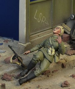 画像1: D-Day miniature studio[DD35178]1/35 WWII 露/ソ 斃れるソ連歩兵 ベルリン1945 (1)