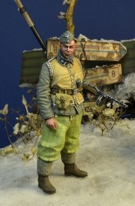 画像1: D-Day miniature studio［DD35181]1/35 WWII ドイツ武装親衛隊 擲弾兵1 短機関銃を持つ兵士 ハンガリー1945冬 (1)