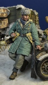 画像1: D-Day miniature studio[DD35182]1/35 WWII ドイツ武装親衛隊 擲弾兵2 寄りかかる兵士 ハンガリー1945冬 (1)